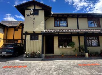 Casa de 6 habitaciones, Ibarra · Casa en Venta Av del Retorno Ibarra Más Una Suite