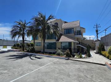 Casa · 1500m² · 6 Habitaciones · 16 Estacionamientos · Venta Casa Independiente con Fin Comercial, Educación, Terapéutico o Vivienda en Calderón