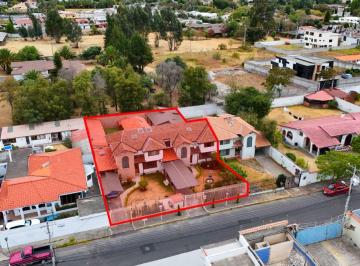 Casa de 6 habitaciones, Quito · Propiedad Comercial en Venta – San Gabriel