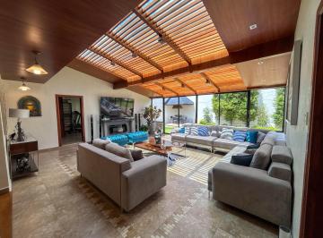 Sala 2 · Casa en Venta Sector Ecu 911 – Av 10 de Agosto | 561 m² de Terreno y 5 Dorm.