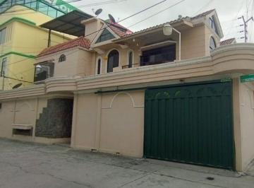 Casa · 211m² · 6 Habitaciones · 2 Estacionamientos · Casa en Venta en Norte de Guayaquil - Acuarela del Rio