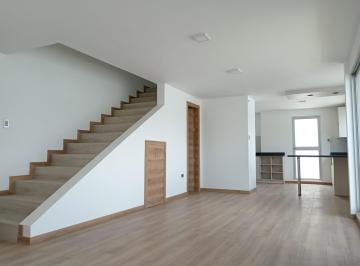 Casa · 121m² · 3 Habitaciones · 2 Estacionamientos · Venta Linda Casa en La Pampa Cerca Al Club de La Liga