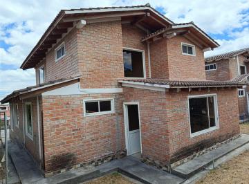 Casa · 344m² · 3 Habitaciones · 2 Estacionamientos · Casa en Sur de Ibarra