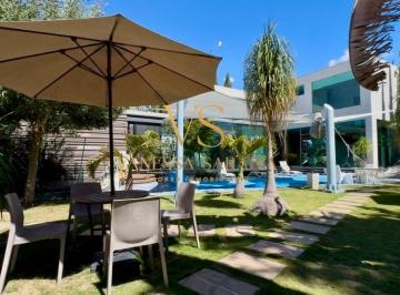 Casa de 4 habitaciones, Quito · Casa con Piscina de Venta en Puembo Dentro de Urbanización