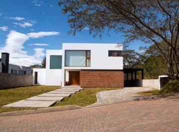 Casa de 3 habitaciones, Quito · Venta Casa en Conjunto en Nayon
