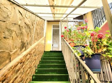 Casa · 410m² · 8 Habitaciones · 1 Estacionamiento · Casa Grande en Venta La Magdalena Metro El Coral Sur de Quito