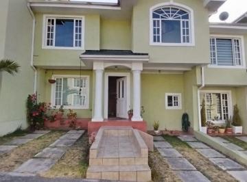 Casa de 3 habitaciones, Quito · Casa Adosada en Carcelen Alto Cerca Al Hospital del Iess