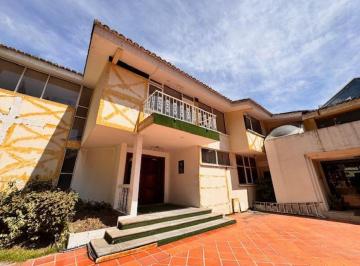 Casa de 7 habitaciones, Quito · Vendo Casa Independiente Para Vivienda o Uso Comercial Sector de La Whymper