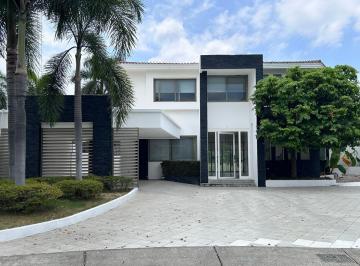 Casa de 5 habitaciones, Guayaquil · Hermosa Casa con Vista a La Cancha de Golf, 4 Habitaciones + 1 Dormitorio Planta Baja