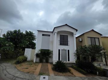 Casa de 3 habitaciones, Guayaquil · Vendo Bonita Casa en Villa Club, Magna, Cableado Subterráneo, Esquinera, Libre de Hipoteca