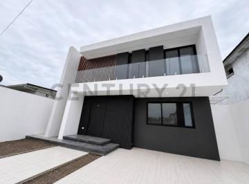 Casa · 238m² · 5 Habitaciones · 2 Estacionamientos · Alquiler de Casa en El Condado Vicolinci