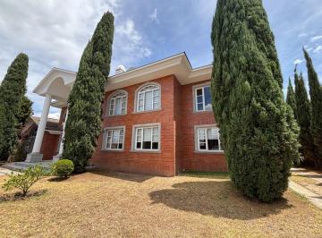 Casa de 3 habitaciones, Quito · Casa de Arriendo en Cumbaya en Urbanización Privada de Lujo