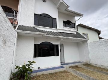 Casa de 4 habitaciones, Cuenca · Hermosa Casa de 3 Pisos en Venta – Sector Abelardo J. Andrade