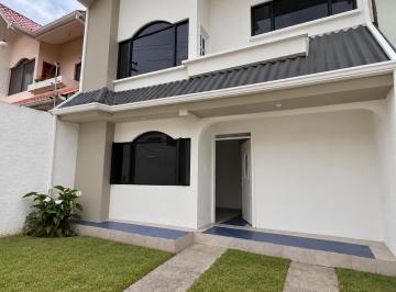 Casa de 4 habitaciones, Cuenca · Hermosa Casa de 3 Pisos en Venta – Sector Abelardo J. Andrade