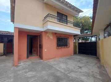 Casa · 146m² · 3 Habitaciones · 1 Estacionamiento · Venta de Villa Esquinera en Sector Cerrado