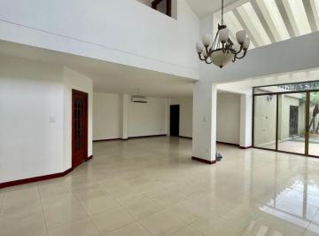 Casa de 4 habitaciones, Guayaquil · Samborondón Km 3.5, Urb. San Isidro Casa Doble Altura en Venta