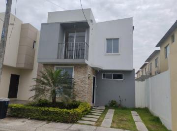 Casa · 133m² · 3 Habitaciones · Alquila Casa Arboletta Norte Aurora Salitre Diam