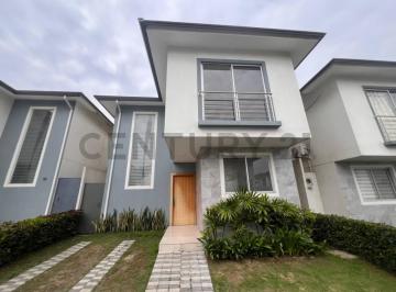 Casa · 136m² · 3 Habitaciones · 1 Estacionamiento · Alquiler en Vistana 1000