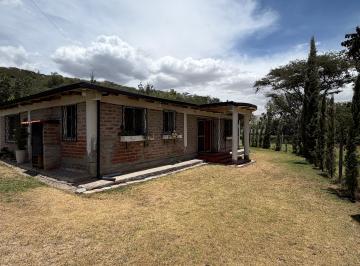 Quinta vacacional de 3 habitaciones, Quito · Quinta Guayllabamba Barrio Villacis