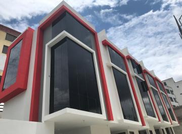 Casa · 220m² · 4 Habitaciones · 2 Estacionamientos · Casa en Venta Carcelén Supermaxi
