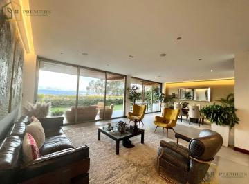 Casa · 500m² · 3 Habitaciones · 4 Estacionamientos · Casa Morderna Miravalle / Cumbaya *msb*