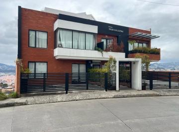Departamento · 160m² · 2 Habitaciones · 1 Estacionamiento · Amplio y Elegante Departamento Semi Amoblado en Renta - Cuenca