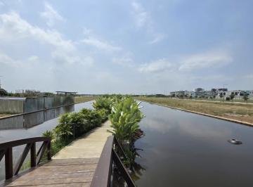 Terreno / Lote · 555m² · 4 Habitaciones · 4 Estacionamientos · Terreno en Isla Mocoli Al Lago Ae