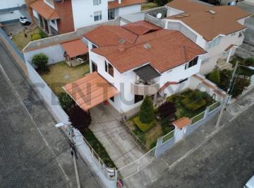 Casa · 180m² · 4 Habitaciones · 2 Estacionamientos · Se Vende Casa Esquinera Dentro de Urbanización
