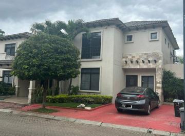 Casa de 3 habitaciones, Guayaquil · Vendo Casa en Bosques de La Costa, patio Amplio, Estudio en Planta Alta, guardiania y Seguridad 24/7