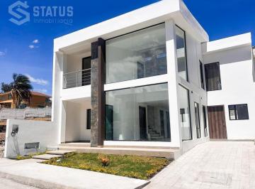 Casa · 184m² · 4 Habitaciones · 2 Estacionamientos · Venta de Casa en Mirasierra Junto Al Parque Metropolitano El Tingo