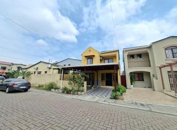 Casa de 3 habitaciones, Daule · Casa en Venta en La Rioja, Etapa Asturias