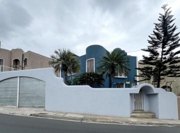Casa · 195m² · 2 Estacionamientos · Casa en Alquiler Los Ceibos - Sector Las Cumbres