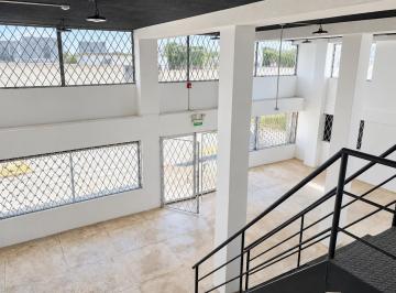 Local comercial , Quito · Amplio Local Comercial de 300 m² con 8 Parqueaderos – Av 6 de Diciembre