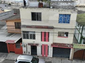 Casa · 268m² · 7 Habitaciones · 2 Estacionamientos · Venta Casa de Oportunidad de Contado – 268 m² + Departamento Independiente – Pusuquí