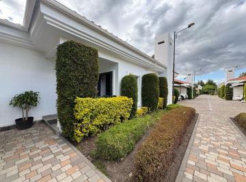 Casa · 300m² · 4 Habitaciones · 2 Estacionamientos · Casa Venta Una Sola Planta