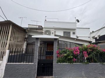 Casa de 2 habitaciones, Guayaquil · Venta de Casa en Las Acacias