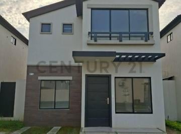 Casa · 94m² · 2 Habitaciones · 2 Estacionamientos · Venta de Casa en Urb. Los Prados, Via Salitre