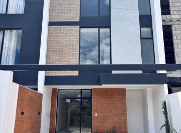 Casa de 4 habitaciones, Cuenca · Se Vende Casa por Estrenar Secto Medio Ejido en $160.000