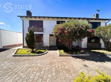Casa · 141m² · 3 Habitaciones · 2 Estacionamientos · Venta de Casa en Sangolquí Cerca de La Espe