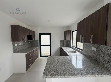 Casa · 105m² · 3 Habitaciones · 1 Estacionamiento · Casa en Venta de 3 Habitaciones en Av Narcisa de Jesus. m. N.