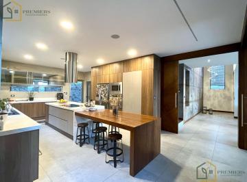 Casa · 500m² · 3 Habitaciones · 4 Estacionamientos · Casa Venta Moderna