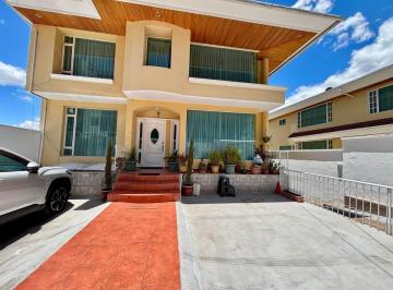 Casa de 7 habitaciones, Quito · En Venta – Casa + Departamento en Amagasí del Inca