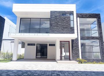 Casa · 250m² · 3 Habitaciones · 2 Estacionamientos · Casa en Venta