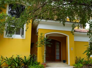 Casa de 6 habitaciones, Guayaquil · Hermosa Casa Frente Al Lago