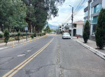 Casa en Alquiler de 4 habitaciones El Condado · Arriendo Hermosa Casa a Desnivel de 4 Dorm. en La Urb. El Condado 2 Etapa 3 Parqueaderos
