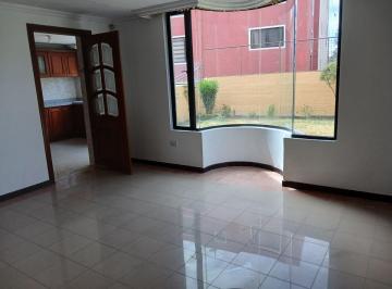 Casa de 4 habitaciones, Quito · Arriendo Hermosa Casa a Desnivel de 4 Dorm. en La Urb. El Condado 2 Etapa 3 Parqueaderos