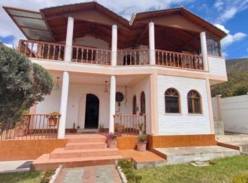 Casa de 4 habitaciones, Quito · Vendo Casa de Madera con Terreno con Arboles Frutales en La Urb. Oasis, Cerca del Kartódromo.