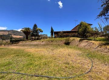 Hacienda-Quinta de 8 habitaciones, Quito · ¡Oportunidad Única en Oyambarillo! 11.500 m² con Casas, Agua, Naturaleza y Potencial de Desarrollo