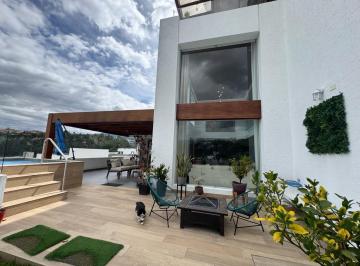 Casa · 326m² · 4 Habitaciones · 3 Estacionamientos · Casa Venta Nayón