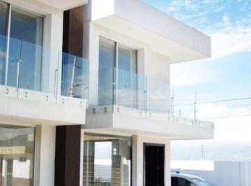 Casa de 3 habitaciones, Quito · Renta Casa Conjunto 2 Dorm. y Estudio en Tanda
